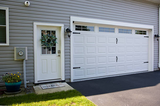 24/7 Emergency Garage Door Panel Replacement experts in Urbana, IA